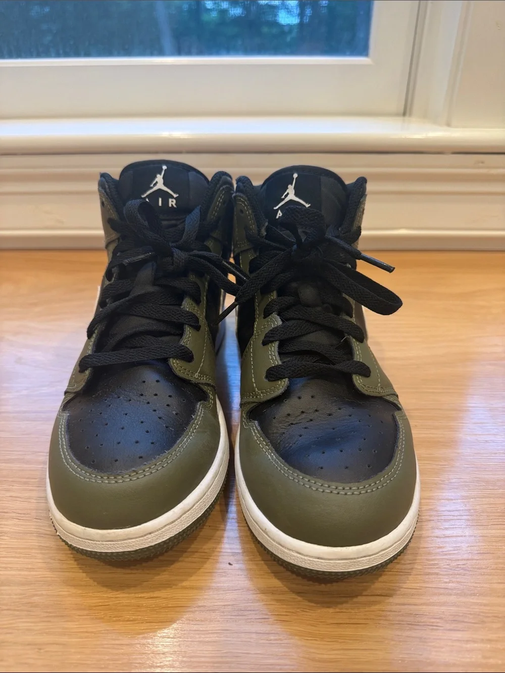 Nike Kids Olive Green Black White Air Jordan 1 Mid-Top Sneakers